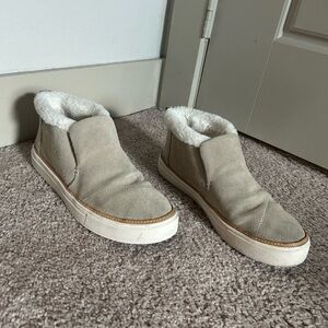 Toms Beige Ankle Boots with White Fur Lining